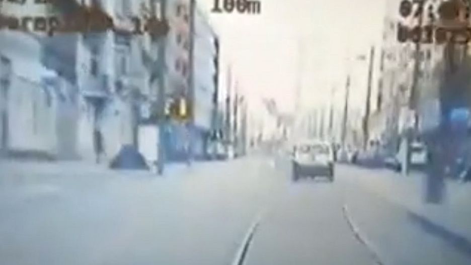 Pościg w Poznaniu. Kierowca, który odgryzł policjantowi kawałek palca usłyszał zarzuty.