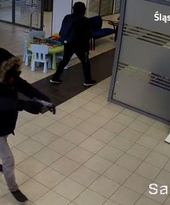 Policja szuka sprawców napadu na bank w Katowicach. Publikuje nagranie i prosi o pomoc