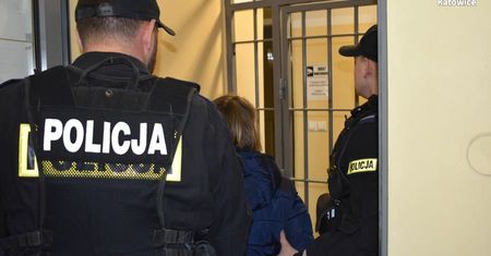 Katowice: Chłopiec zostawiony na klatce przed świętami. Matce grozi 5 lat więzienia