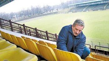 Konserwator na stadionie GKS