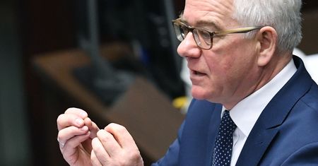 Jacek Czaputowicz nie pęka i idzie w zaparte