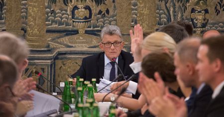 Stanisław Piotrowicz z PiS przeforsował ustawę o SN. Zapomniał już jak chwalił sąd?