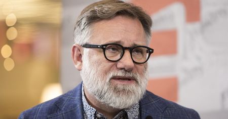Zaskakujący wpis Andrzeja Saramonowicza: "Bóg jak krasnale, elfy i Harry Potter"