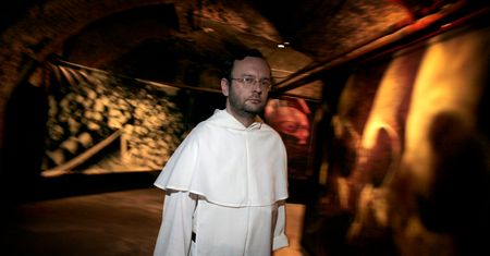 Sztabki złota, włoskie wakacje i broń. Przełomowe przesłuchanie byłego księdza ws. Amber Gold