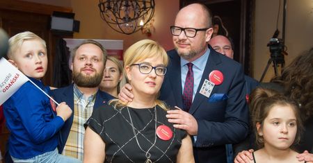 Sondaż. M. Adamowicz blisko mandatu, PiS daleko w tyle za KE