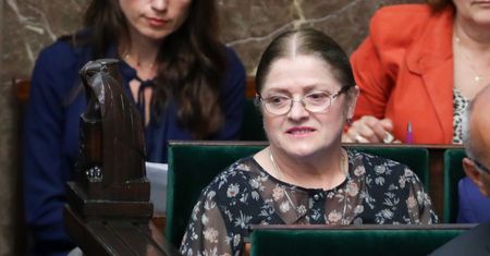 Krystyna Pawłowicz znowu nie dotrzymała słowa. Skomentowała na Twitterze wygląd pomnika