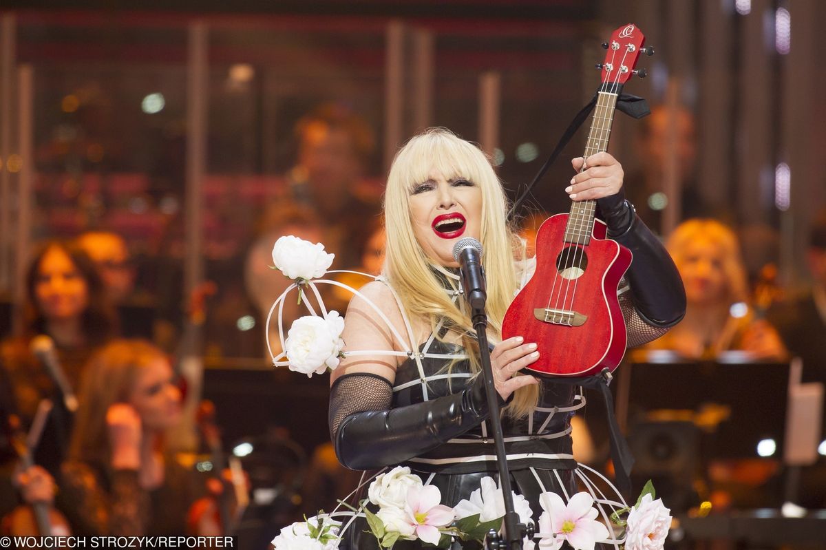 Maryla Rodowicz podpisała się fance na dekolcie. Nikt nie czuje show-biznesu, tak jak ona