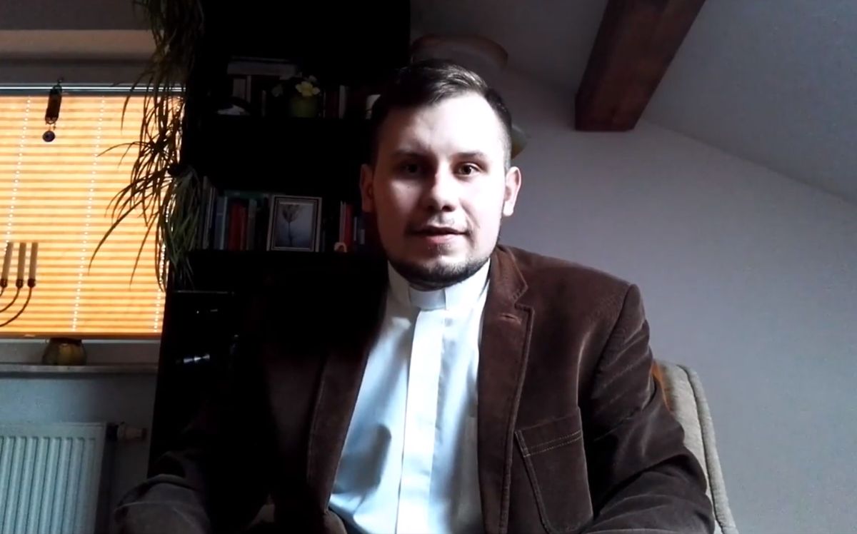 Ks. Łukasz Kachnowicz suspendowany. Wspierał ruch LGBT i wyznał, że jest gejem