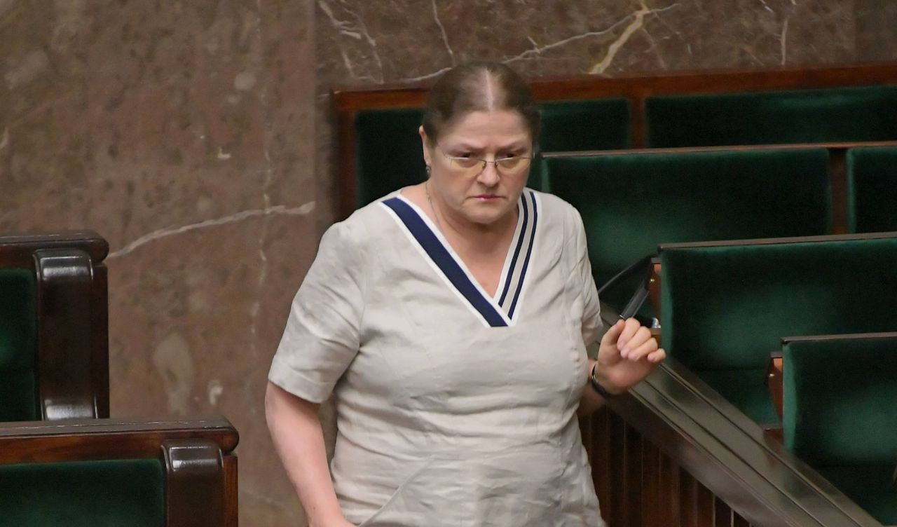 Krystyna Pawłowicz tłumaczy swój styl. Twierdzi, że nosi szlachetny len