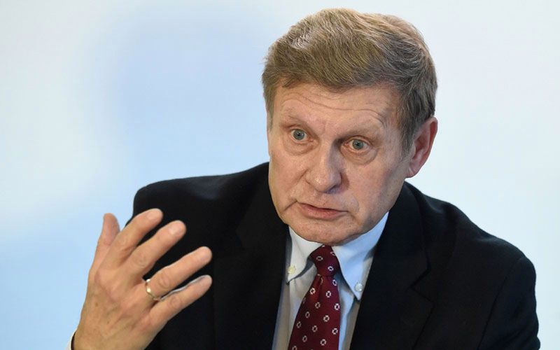 Balcerowicz: PiS jawnie łamie konstytucję