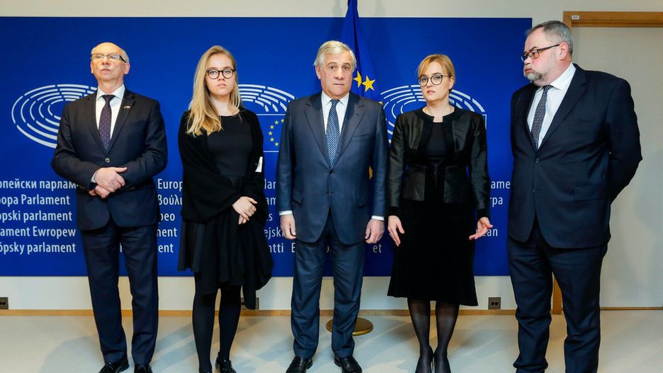 Magdalena Adamowicz z rodziną i europejskimi politykami