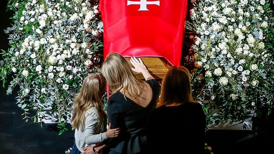 Magdalena Adamowicz i jej córki żegnają męża