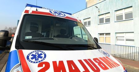 Ratownik medyczny zatrzymany. Policja: gwałcił i więził nastolatki