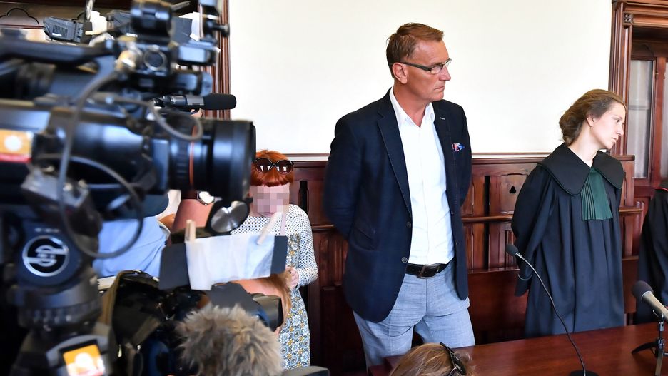Ojciec Igora Stachowiaka, Maciej Stachowiak podczas ogłoszenia wyroku w Sądzie Rejonowym we Wrocławiu