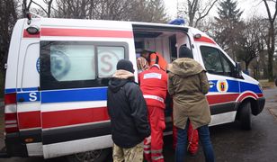 Wycieńczone małżeństwo znalezione na podłodze własnego mieszkania