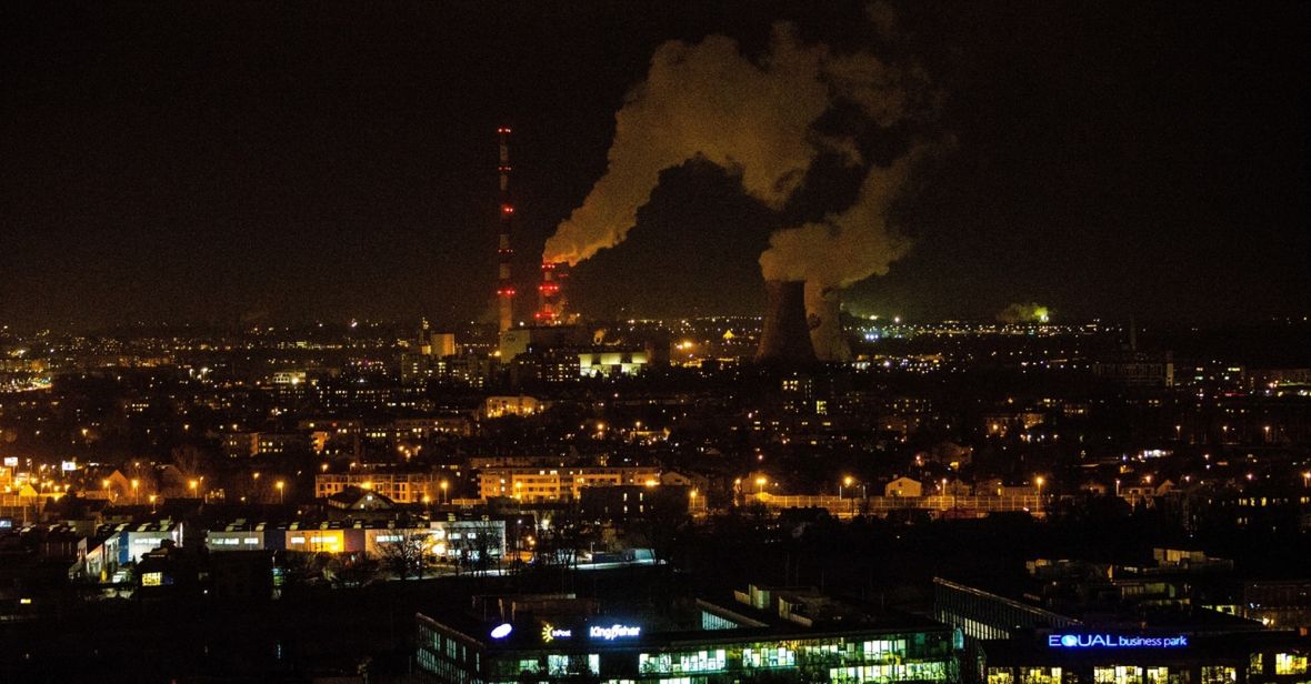 Smog w Krakowie nocą 