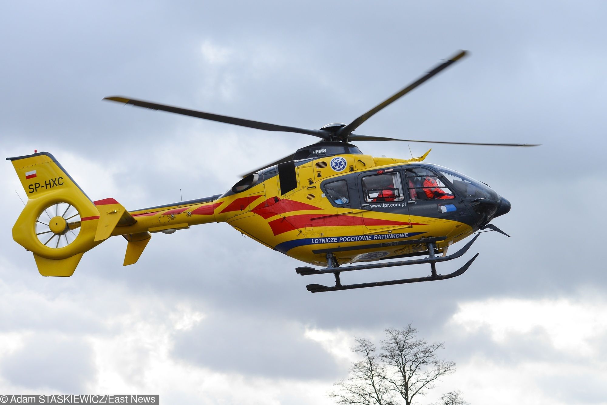 Na miejscu wypadku pojawił się helikopter Lotniczego Pogotowia Ratunkowego