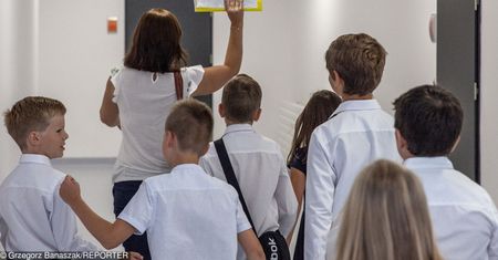 Ekspres do kawy, słuchawki dla księdza. Rodzice walczą z absurdalnymi wydatkami Rady Rodziców