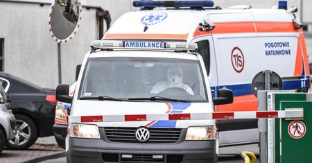 Pieniądze unijne. Samorządy przesuwają środki, by mieć na walkę z pandemią