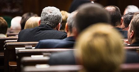 Polacy chcą "emerytur" dla polityków. Najnowszy sondaż