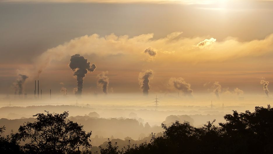 To nie mgły ani chmury, a trujący smog. W Polsce nawet powietrze chce cię zabić.