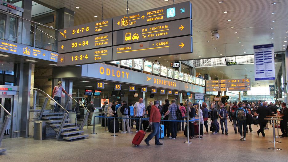 Kraków Airport, jako pierwsze lotnisko regionalne w Polsce, obsłużył w trakcie roku kalendarzowego siedmio i ośmiomilionowego pasażera