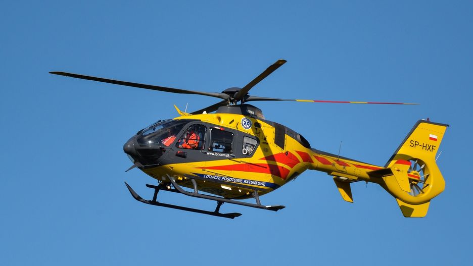Pobite dziecko zostało zabrane helikopterem do szpitala. 