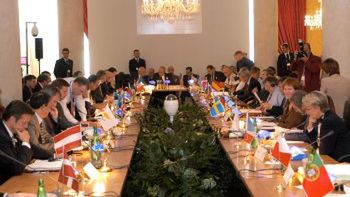 Obrady nieformalnej konferencji ministrów obrony