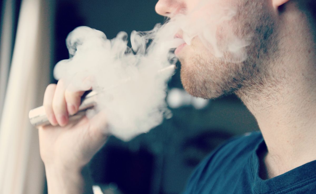 E-papierosy mniej szkodliwe niż tradycyjne? Naukowcy przekonują palaczy do szukania alternatyw