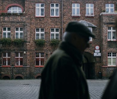 Helga warzy żur, a przyjezdni sączą latte. Na Nikiszowcu żyją razem