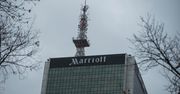 Marcin Banot na hotelu Marriott w Warszawie. Zobacz film ze wspinaczki