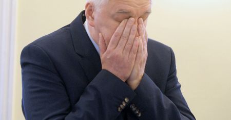Burza w sieci po słowach wicepremiera Gowina. "Wyślij SMS Pomagam"