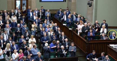 Internauci WP nie mają żadnych złudzeń. Jarosław Kaczyński zmusił Gowina do głosowania za ustawą o SN