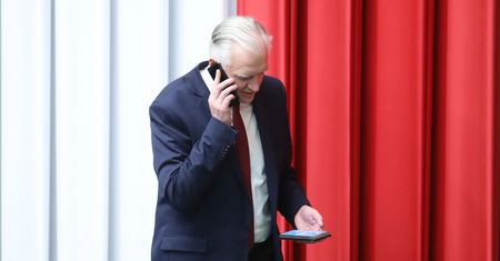 Koronawirus w Polsce. Jarosław Gowin ujawnia "drugą fazę" walki z SARS-CoV-2