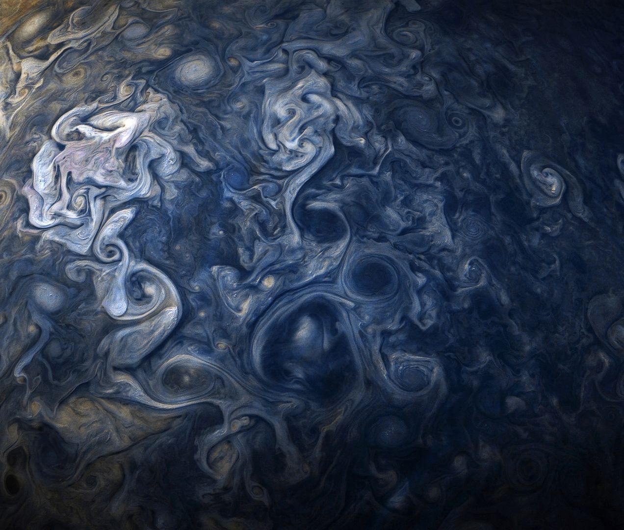 Jupiter Blues - tak to niezwykłe zdjęcie nazwali badacze z NASA.