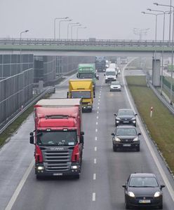 Wypadek na A2. Rozpędzony tir najechał na stojącą ciężarówkę