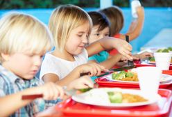 Darmowe posiłki w szkołach. Dzięki nim podnoszą oceny uczniów
