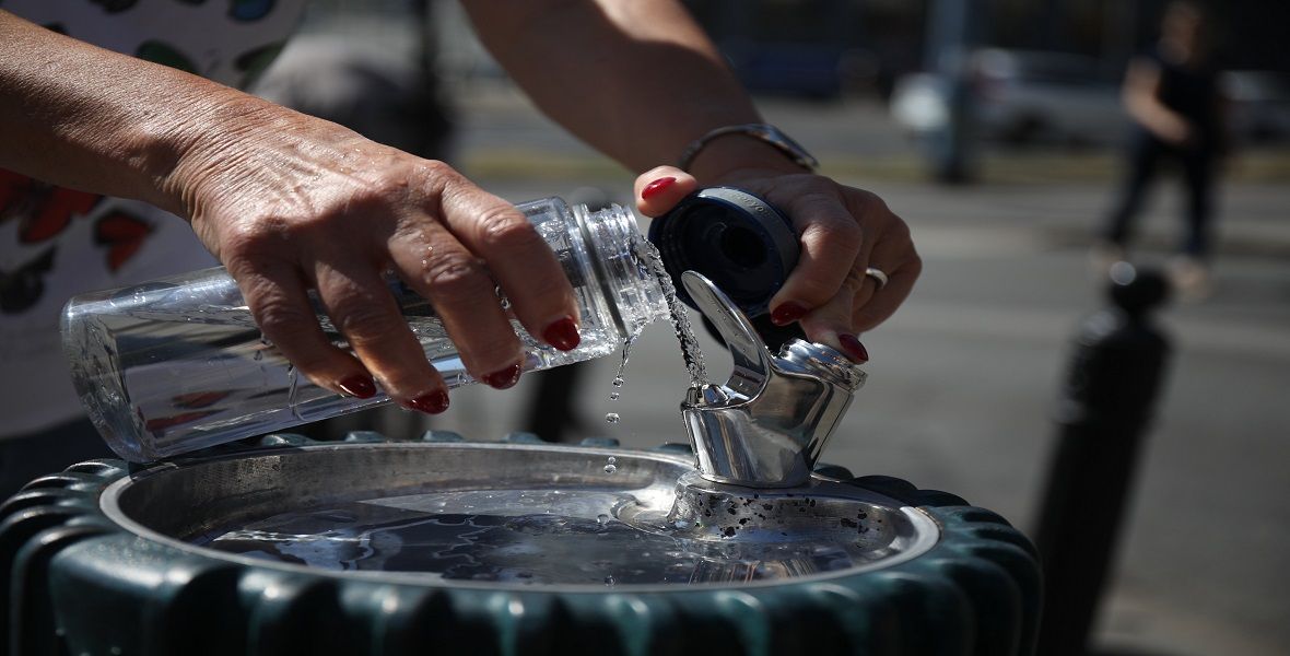 Pierwsze źródełko z warszawską kranówką zainstalowane w przestrzeni miejskiej. Działa od czerwca br. 