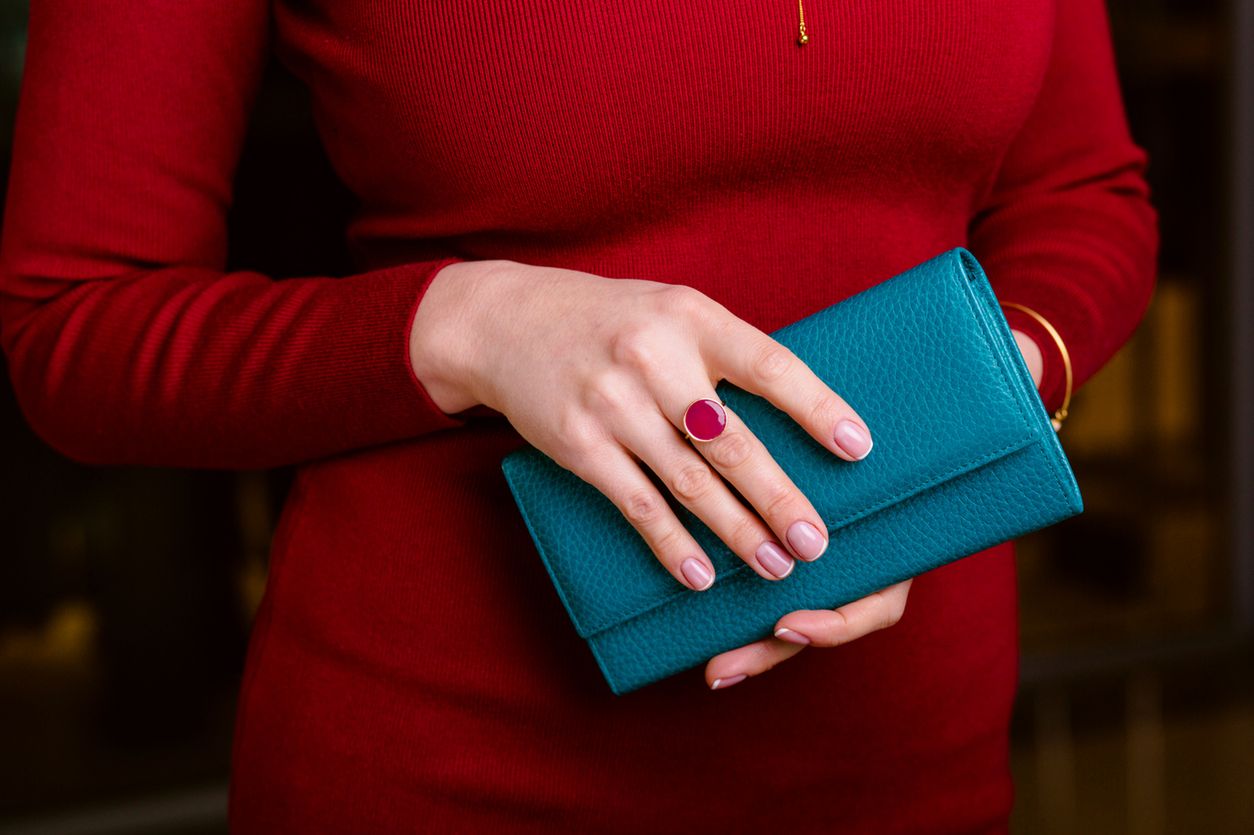 Kolorowe i eleganckie portfele damskie. Niektóre wyglądają jak kopertówki