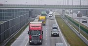 Wypadek na A2. Rozpędzony tir najechał na stojącą ciężarówkę