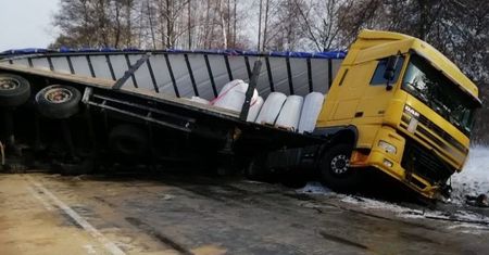 Tragedia na Podkarpaciu. W wypadku zginęło małżeństwo, ranne dzieci