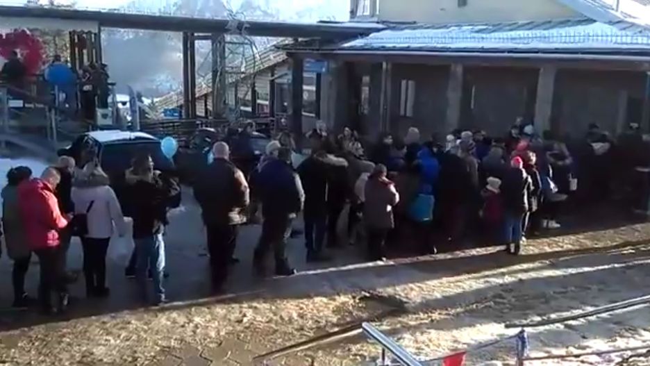 Turyści szturmem usiłowali dostać się do kolejki