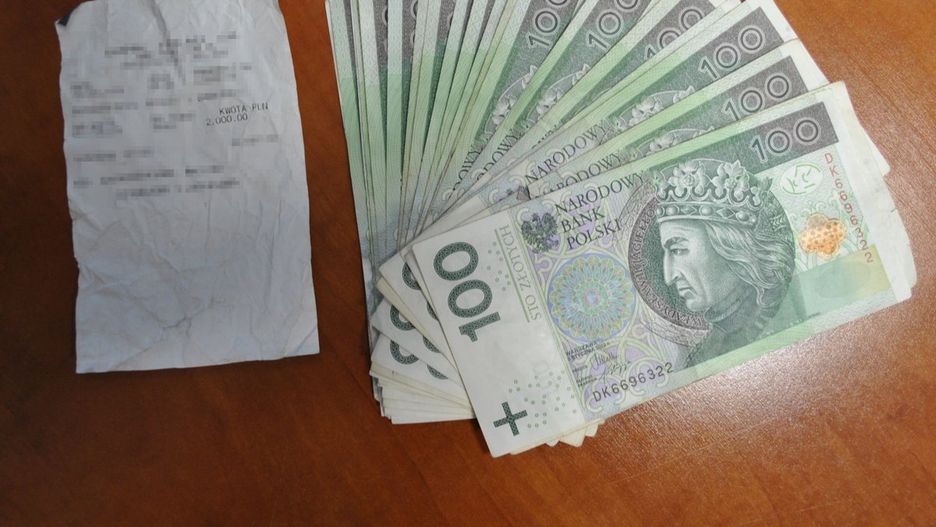 Gotówka czeka teraz na właściciela.