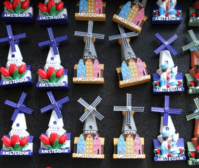 Białystok. Dziecko połknęło magnes z lodówki i w eskorcie policji jechało do szpitala