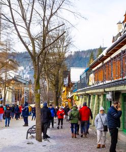 Pluszowe kajdanki i pokój z widokiem na Morskie Oko. Turyści potrafią zaskoczyć