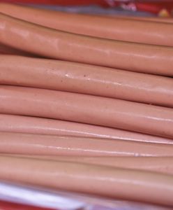 W sklepach są coraz droższe parówki. Eksperci: Taniej już nie będzie