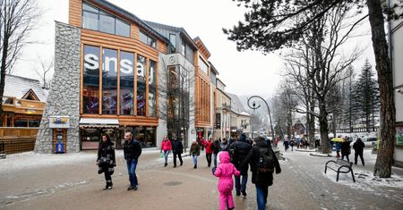 "Jeszcze kilkanaście lat, a Zakopane będzie jak Dubaj". Kontrowersyjne projekty pod Tatrami