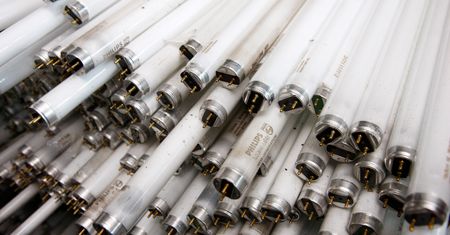 Rtęć w produktach jest zakazana od wielu lat. Ale w świetlówkach ma się dobrze