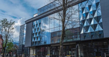 Trzypiętrowe centrum handlowe otwiera się przy Krupówkach. Budowa trwała kilka lat