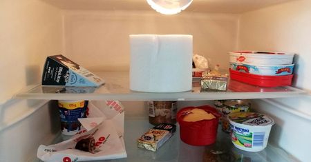 Namocz tym rolkę papieru toaletowego i włóż na noc do lodówki. Rano poczujesz różnicę